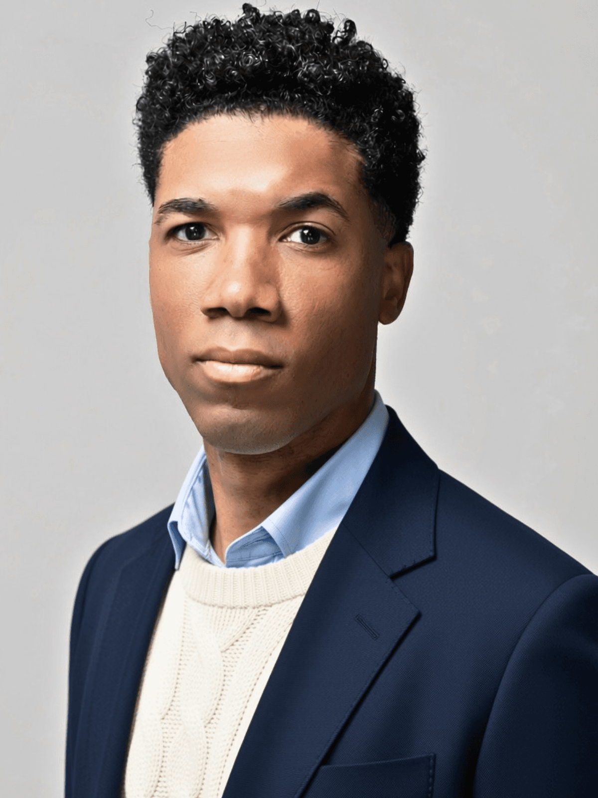 Portrait of Del'Vaughn Rooks in a navy blazer