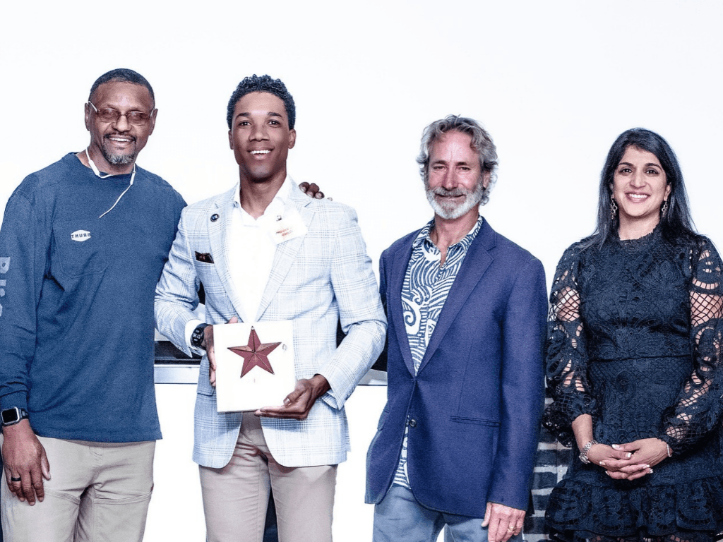 Del'Vaughn Rooks holding his 2025 Rising Star award alongside fellow honorees